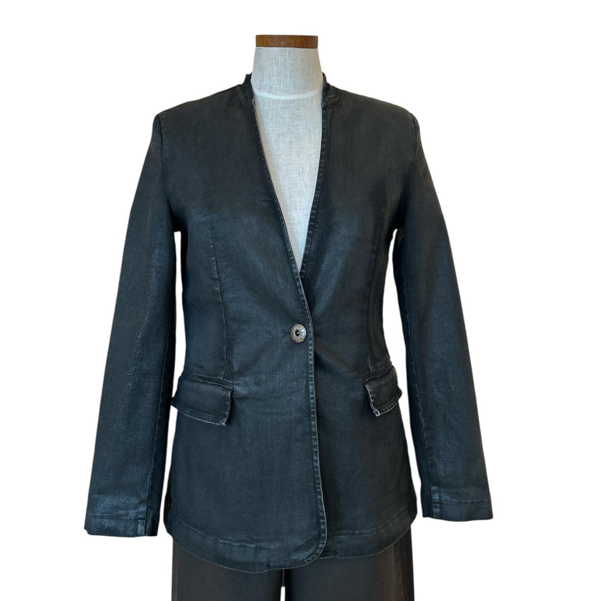Front picture Coated Black Blazer Japan Denim Shaft Jean for women at Aqualta
