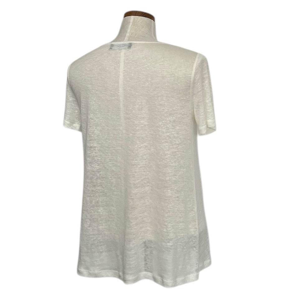 Women wearing a plain Linen Tee straight fit White Goodmatch sold at Aqualta 4