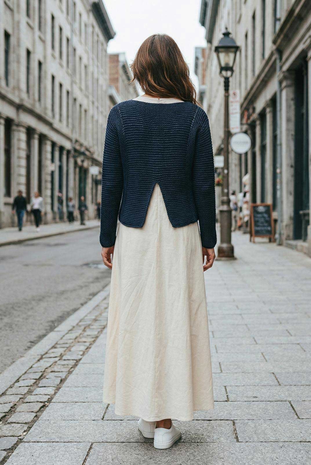 Woman walking down a city street wearing Front of Navy Knit Crop long sleeves Sweater Chiara Toffanin for women sold at Aqualta