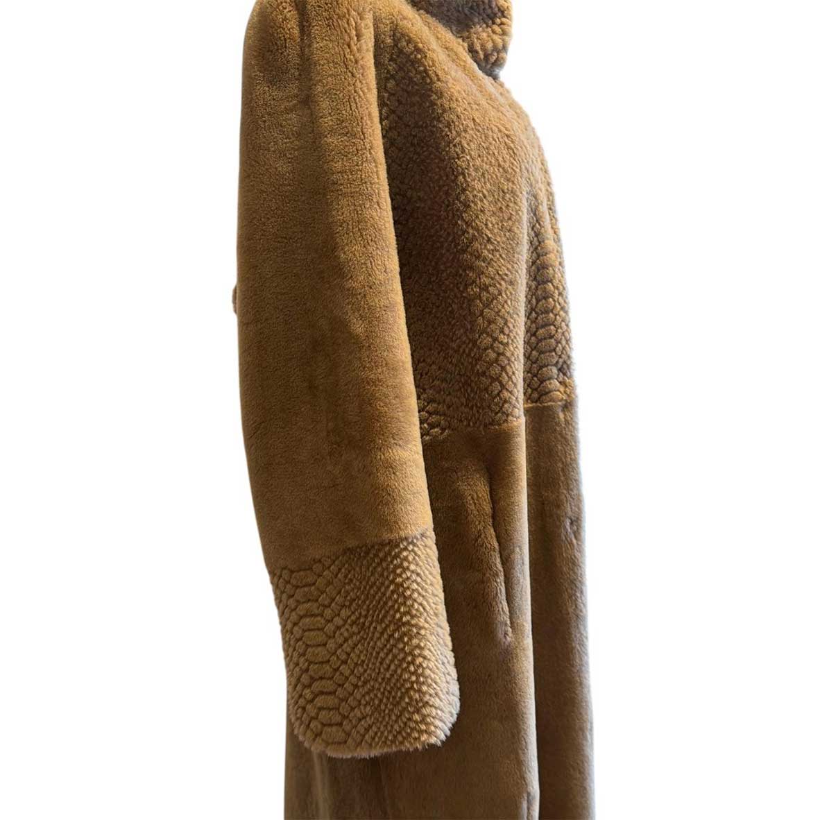Elegant light gray reversible Merinos shearling coat by Suprema with front zipper closure available at Aqualta