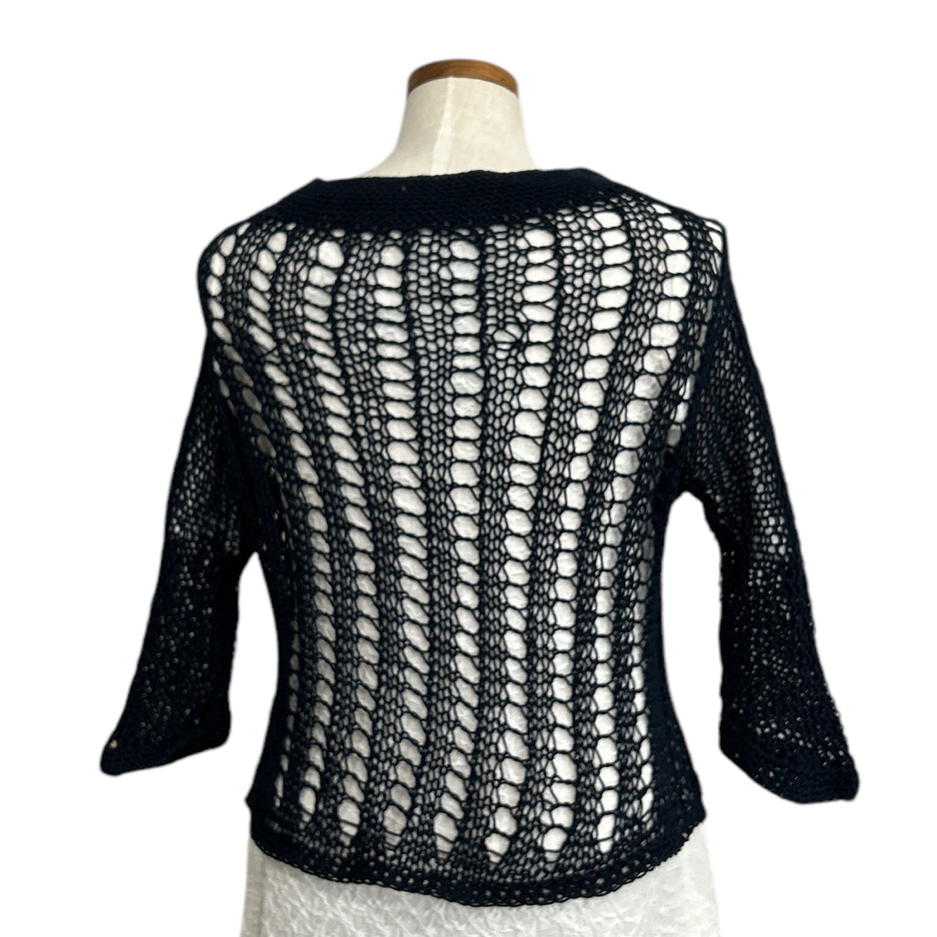 Chiara Toffanin lightweight knit sweater, breathable and stylish, sold at Aqualta