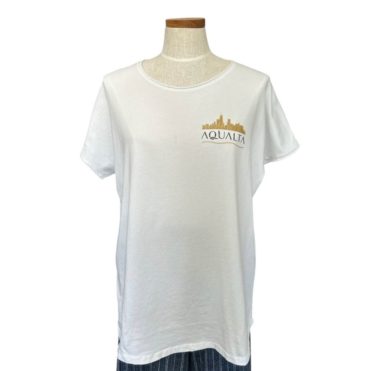 Round Neck White Tee - Print Chicago Small Skyline Gold - AQUALTA