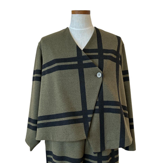 Front picture of Asymmetrical large Checks Jacket Neirami for women sold at Aqualta