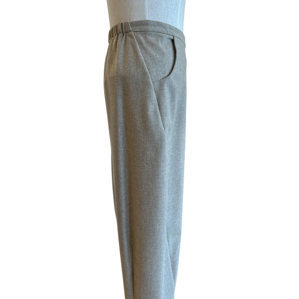 Side picture of Barrel Cut Pants Cream Neirami for women sold at Aqualta