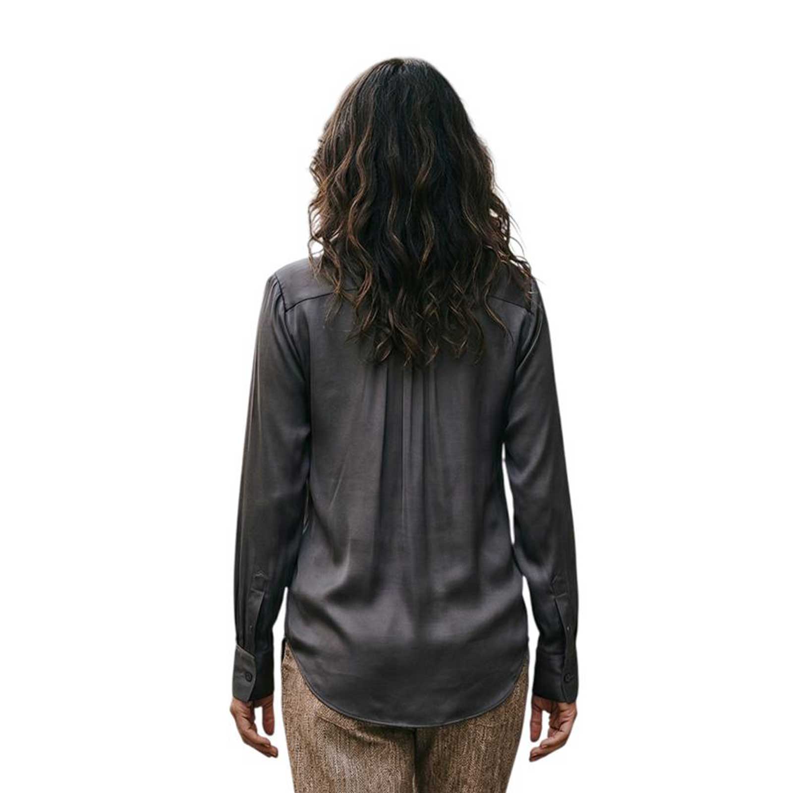 Back picture of a Woman wearing a Collar Shirt Latia Ash Brown Sand sold at Aqualta