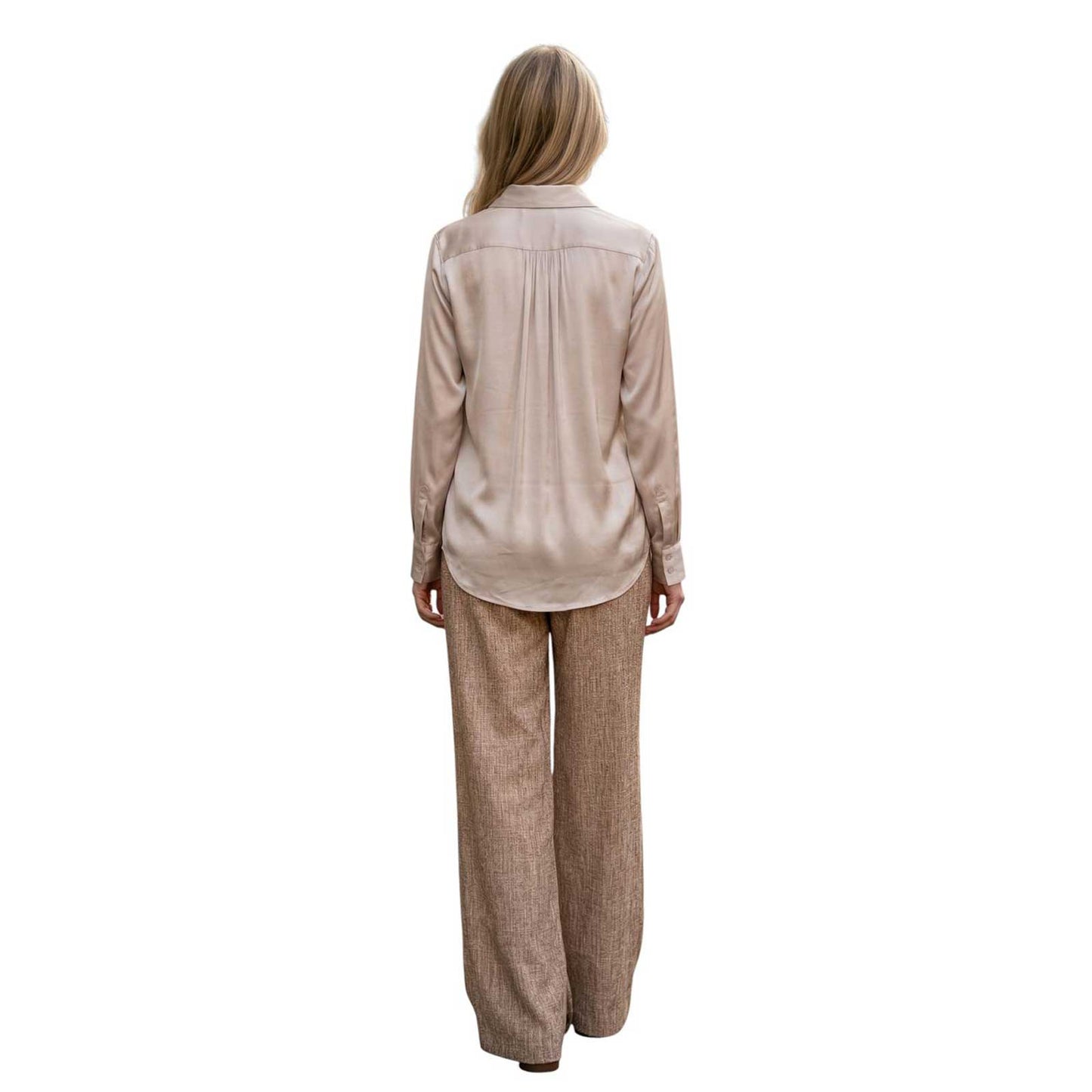 Woman wearing a Collar Shirt Latia Beige Sans sold at Aqualta 4