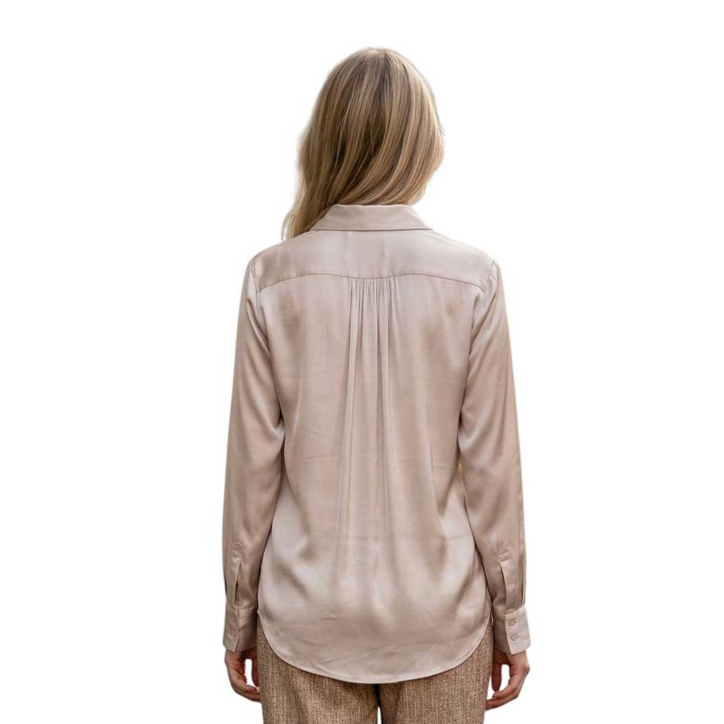 Person wearing a beige shirt Collar Shirt Latia Beige Sans sold at Aqualta