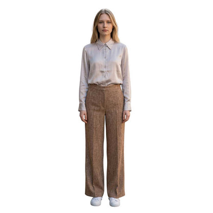 Woman wearing a Collar Shirt Latia Beige Sans sold at Aqualta 2