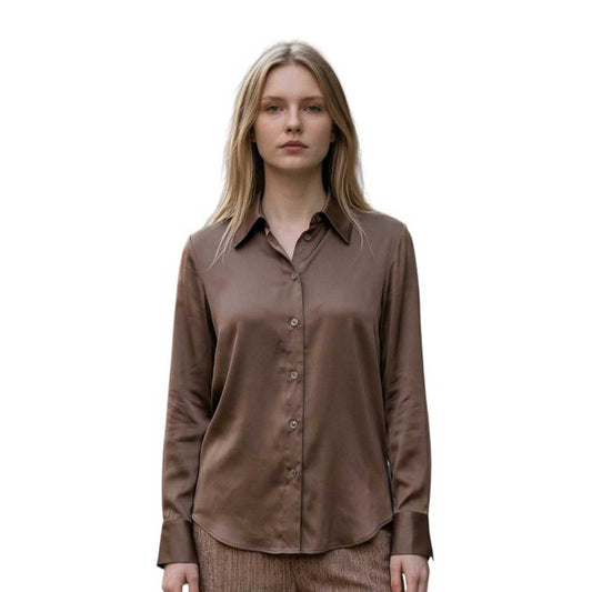 Woman wearing a Collar Shirt Latia Golden Brown Sans sold at Aqualta