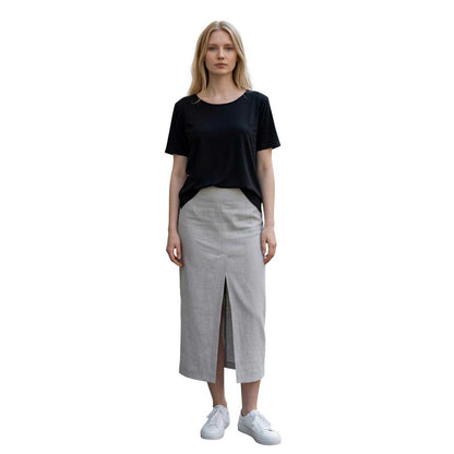 Woman wearing a Cotton Tee Flare cut Black Neirami sold at Aqualta 2