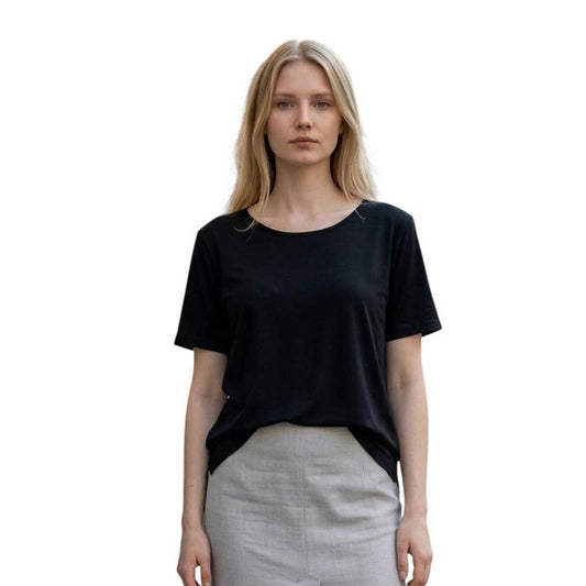 Woman wearing a Cotton Tee Flare cut Black Neirami sold at Aqualta
