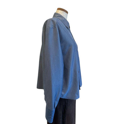 Side picture of our Cropped Blue Shirt Academia sold at Aqualta