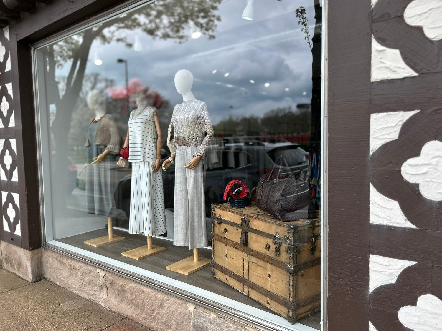 Exterior view of Aqualta boutique in Winnetka, IL