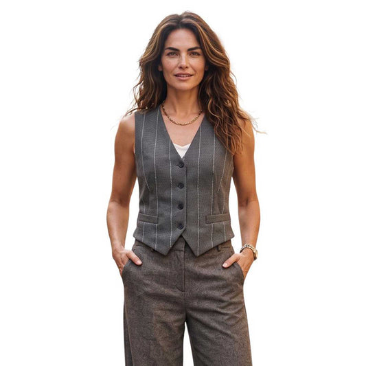 Elegant black velvet vest by Goodmatch featuring a soft, luxurious texture and timeless design.