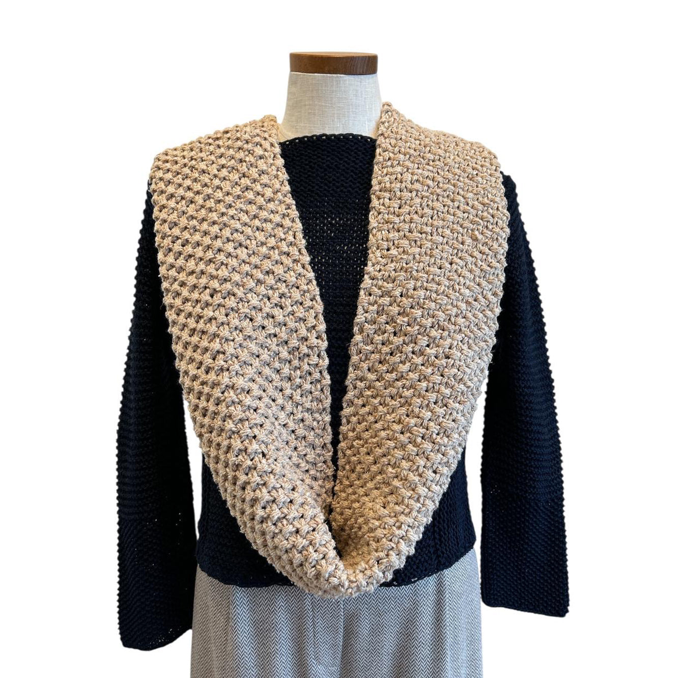 Front picture of our Infinity scarf Balloon knit Solid colors Sold at Aqualta