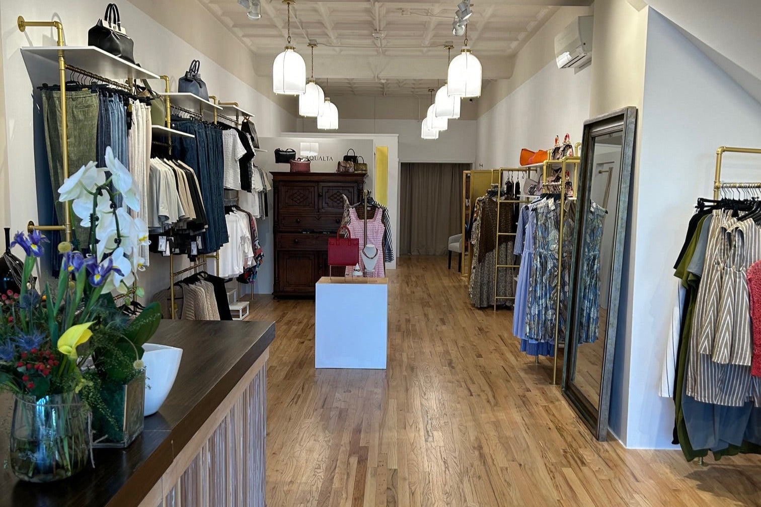 inside Italian fashion Aqualta Boutique Winnetka Illinois
