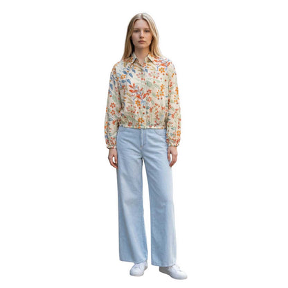 Woman wearing a Light Shirt Collar Floral print Caliban sold at Aqualta 2