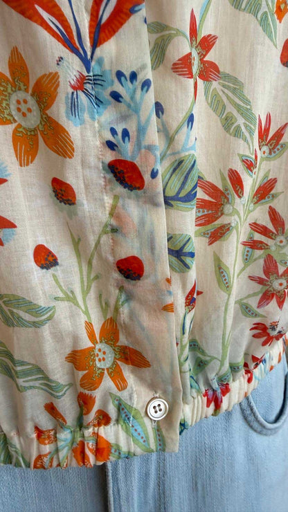 Woman wearing a Light Shirt Collar Floral print Caliban sold at Aqualta 3