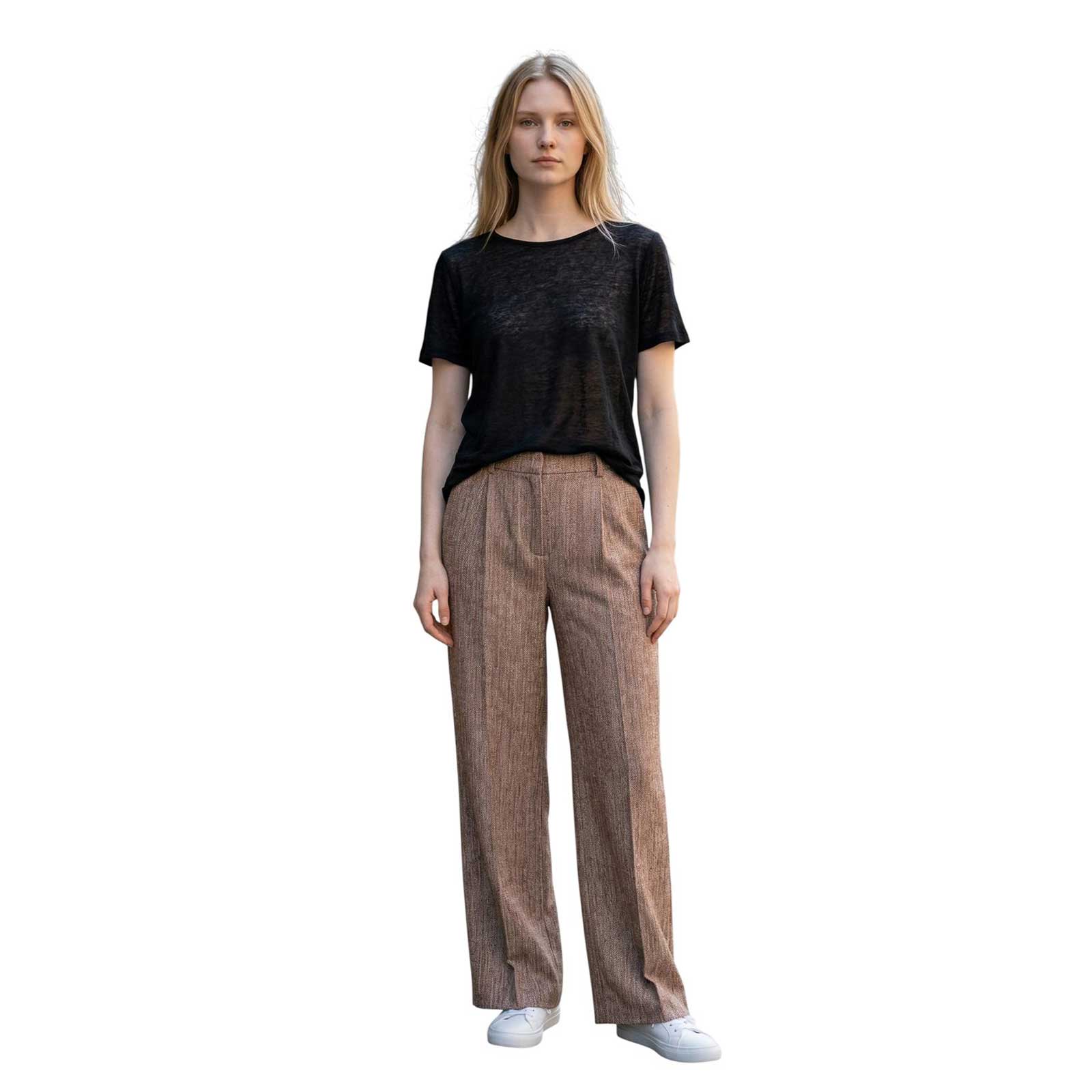 Woman wearing a Linen shirt straight fit Black Goodmatch sold at Aqualta
