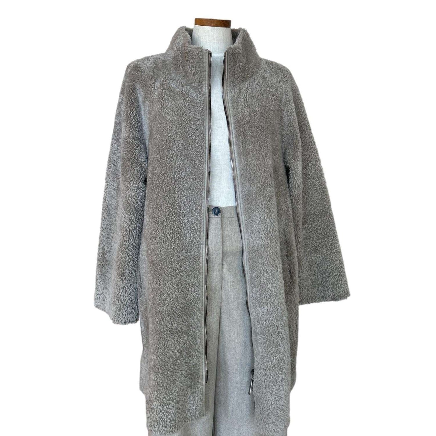 Front picture of our Merinos Coat Curly Fur Sand color Suprema sold at Aqualta 2