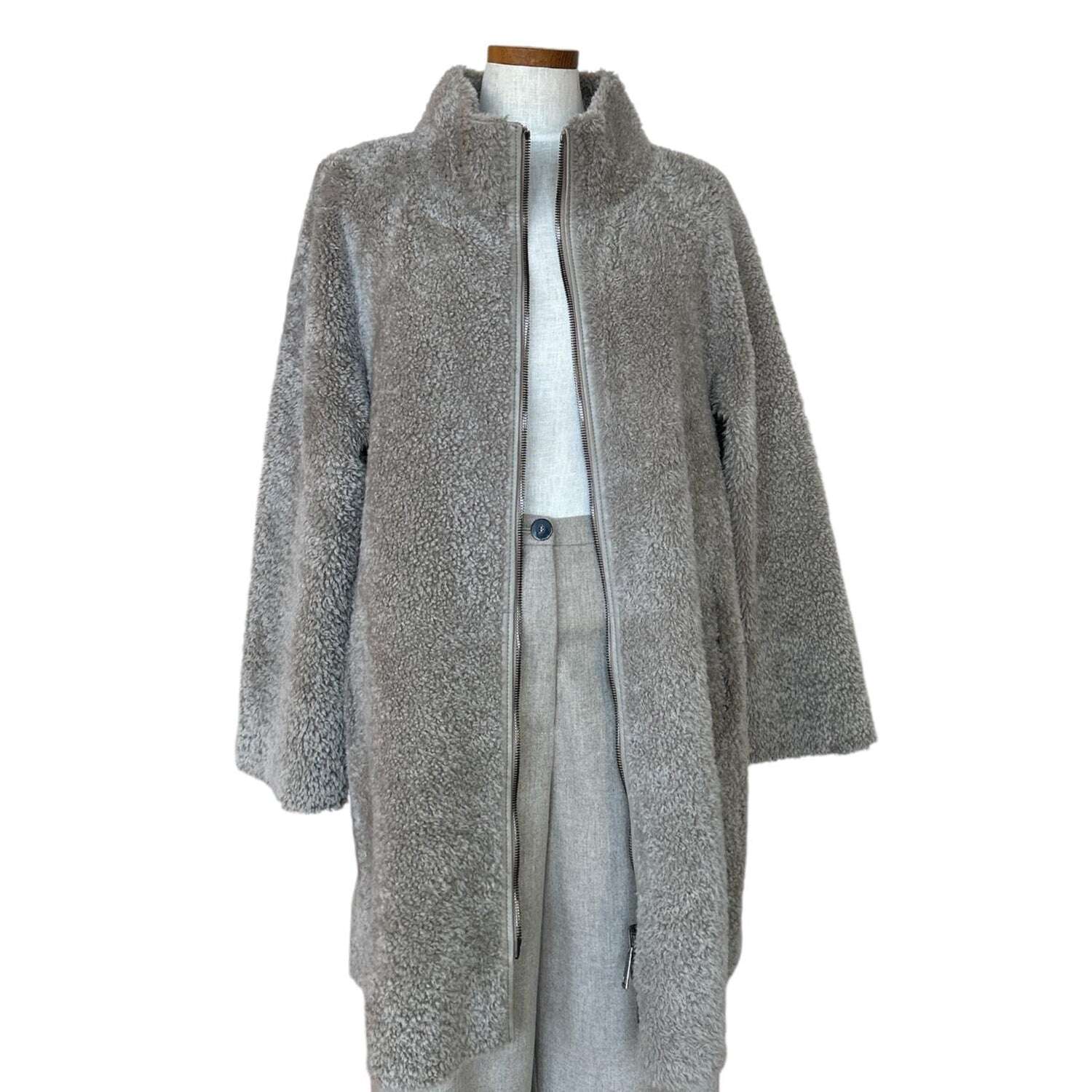 Front picture of our Merinos Coat Curly Fur Sand color Suprema sold at Aqualta 2