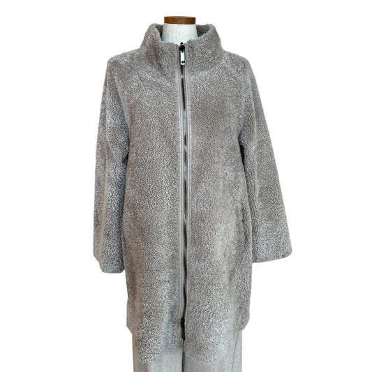 Front picture of our Merinos Coat Curly Fur Sand color Suprema sold at Aqualta
