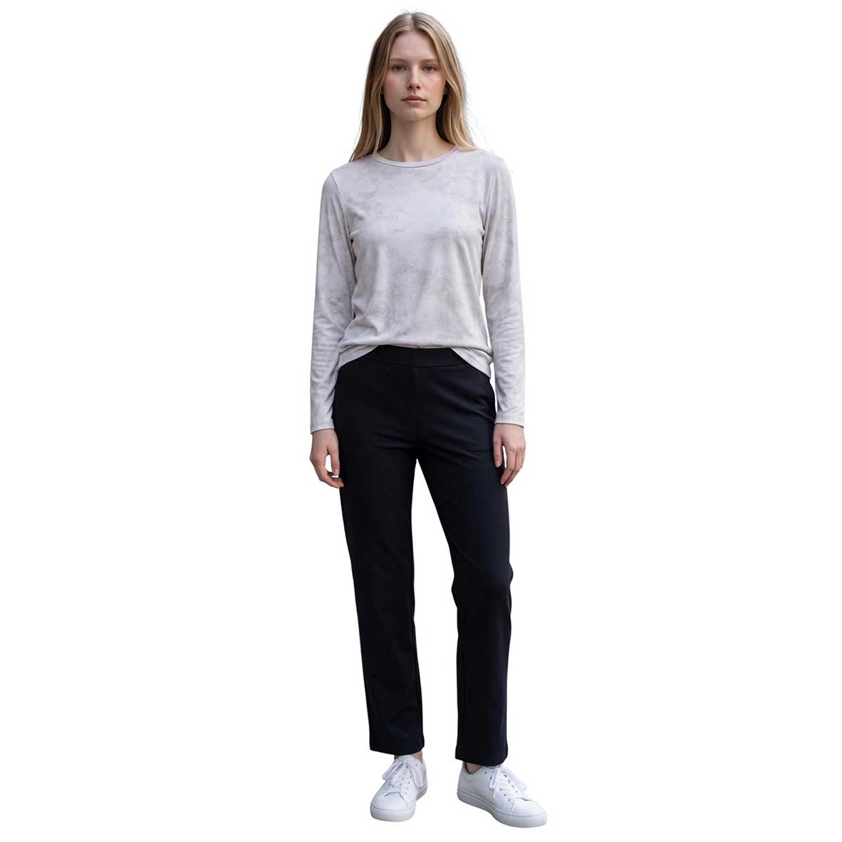 Women’s mid-rise black travel pants in stretch technology fabric – GoodMatch at Aqualta