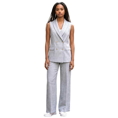 Woman wearing a Sleeveless Jersey Jacket White Herringbone Goodmatch sold at Aqualta 2