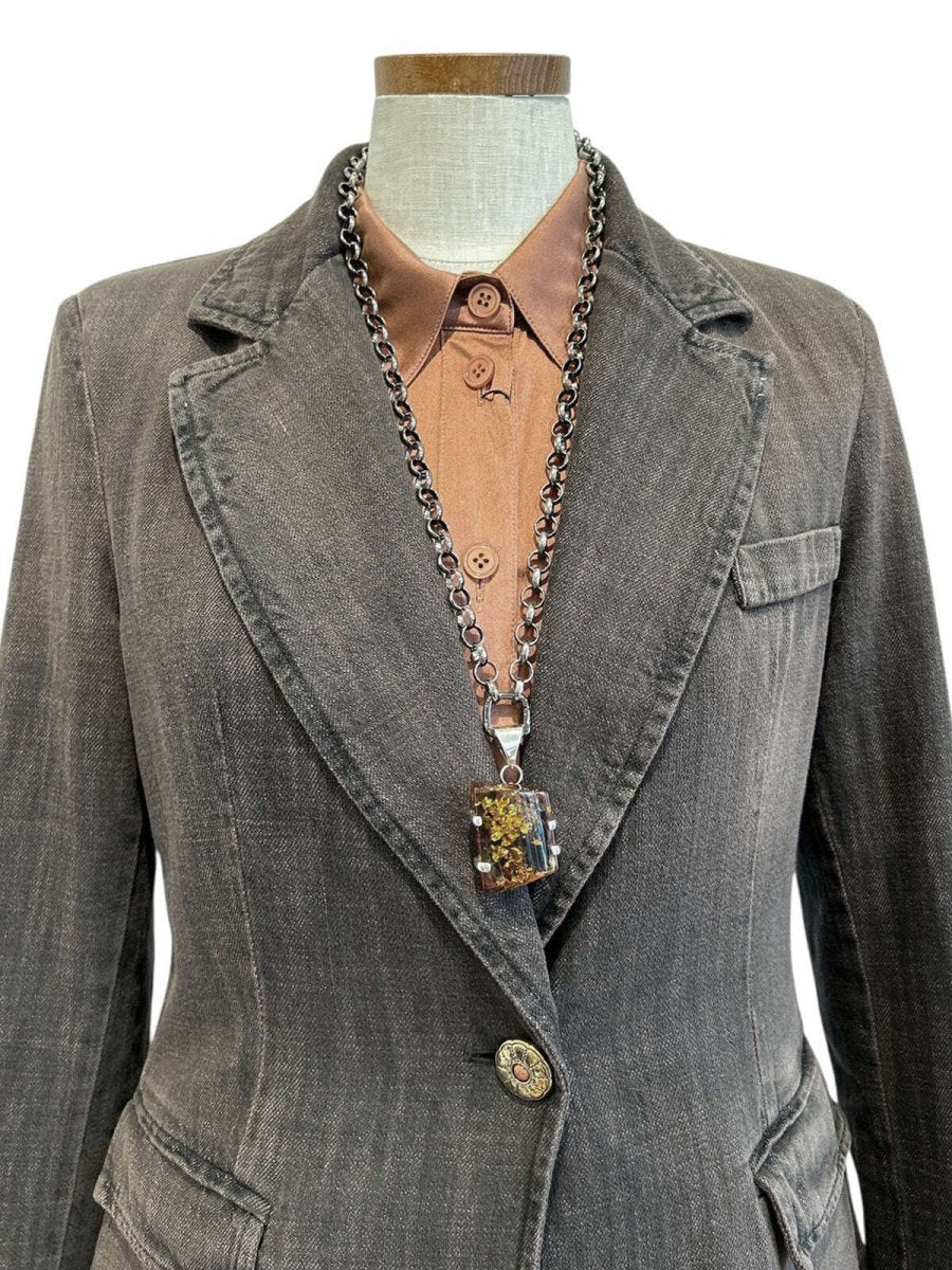 Amber pendant on a long blackened rolo chain - AQUALTA