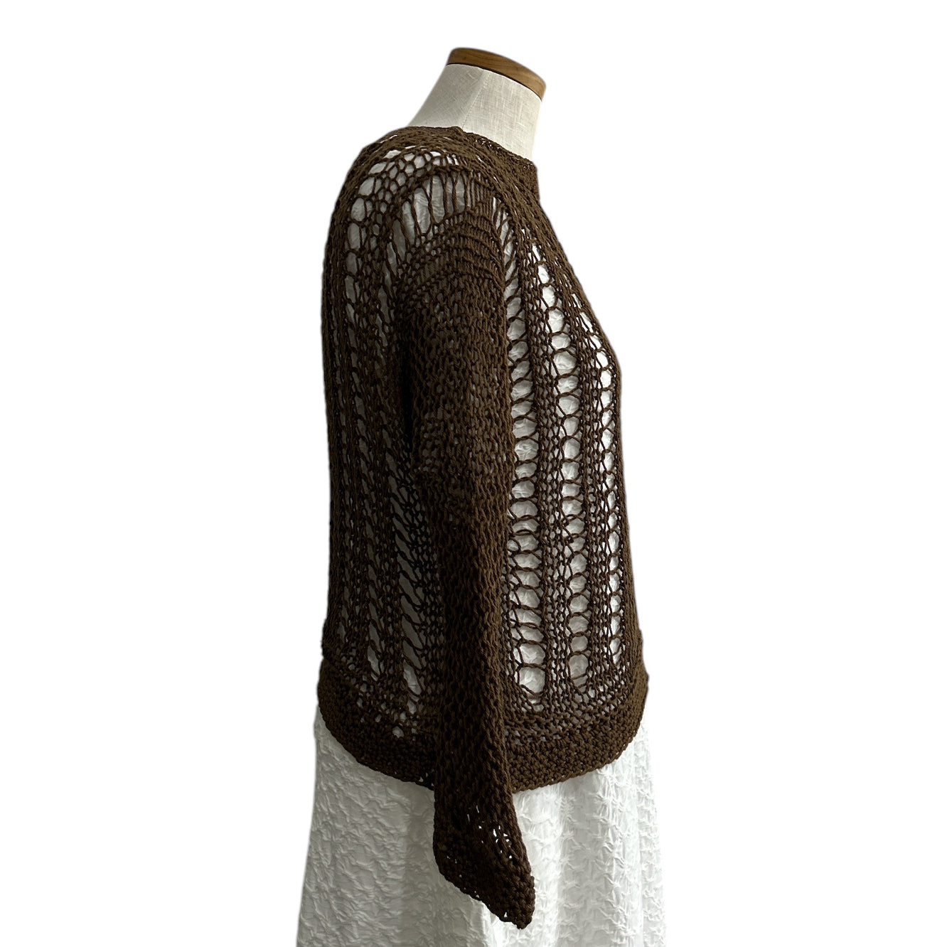 Italian artisan-crafted lightweight sweater in brown by Chiara Toffanin at Aqualta