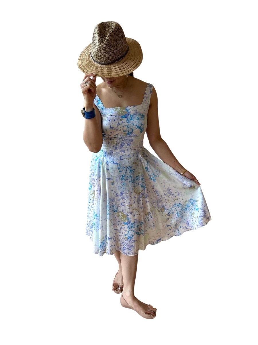 Knee length sleeveless Dress Blue Floral Print - AQUALTA