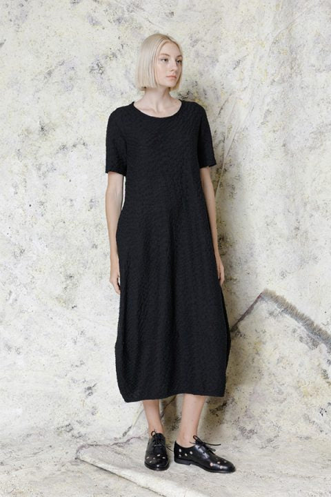 The Neirami Egg Basic Dress is a sophisticated and versatile piece 2