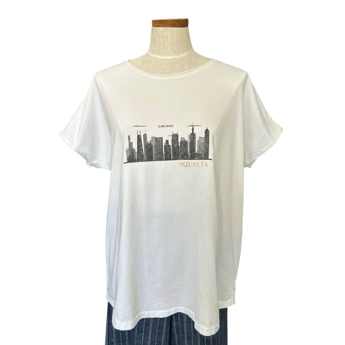 Round Neck White Tee - Print Chicago Large Skyline - AQUALTA