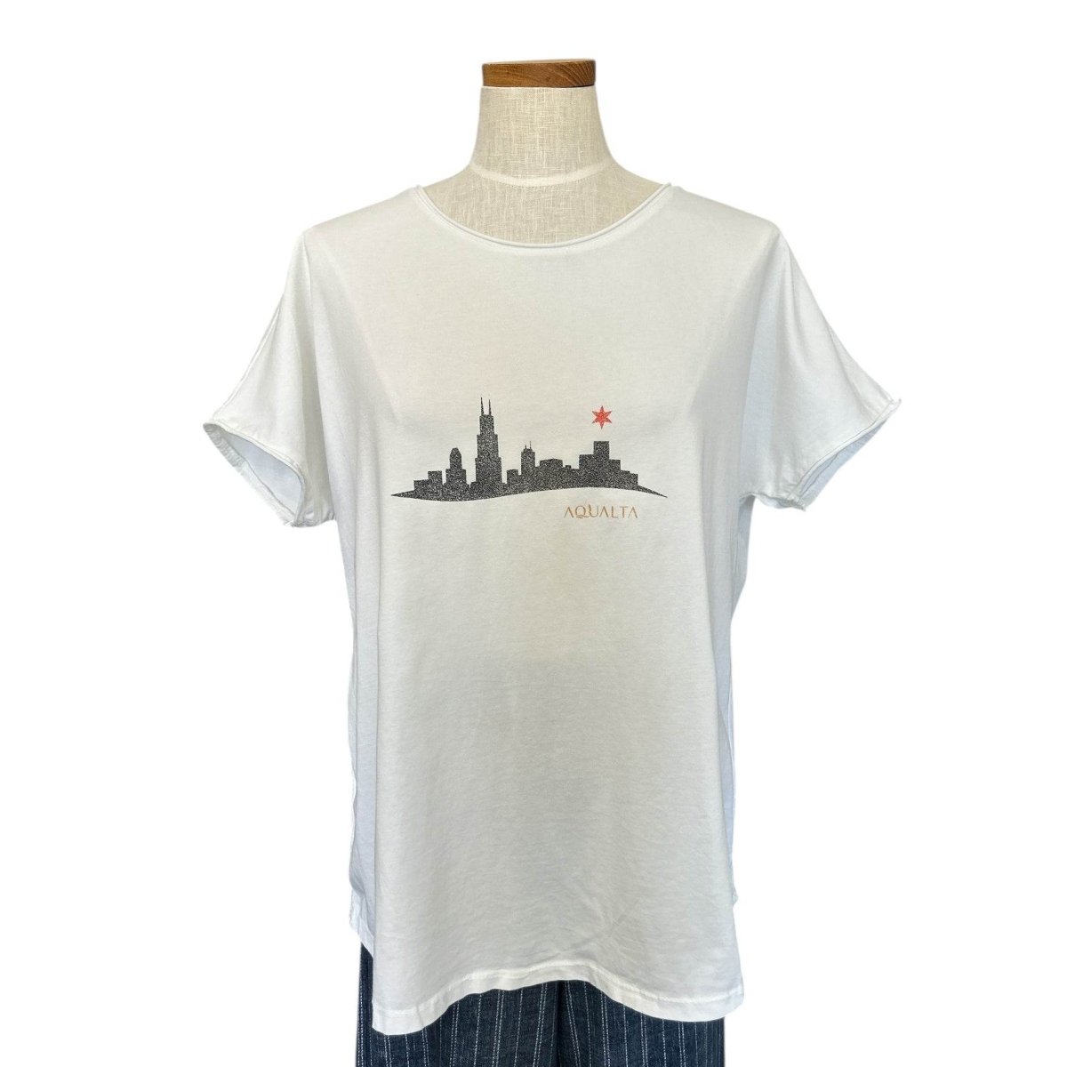 Round Neck White Tee - Print Chicago Large Skyline Red Star - AQUALTA