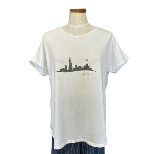 Round Neck White Tee - Print Chicago Large Skyline Red Star - AQUALTA
