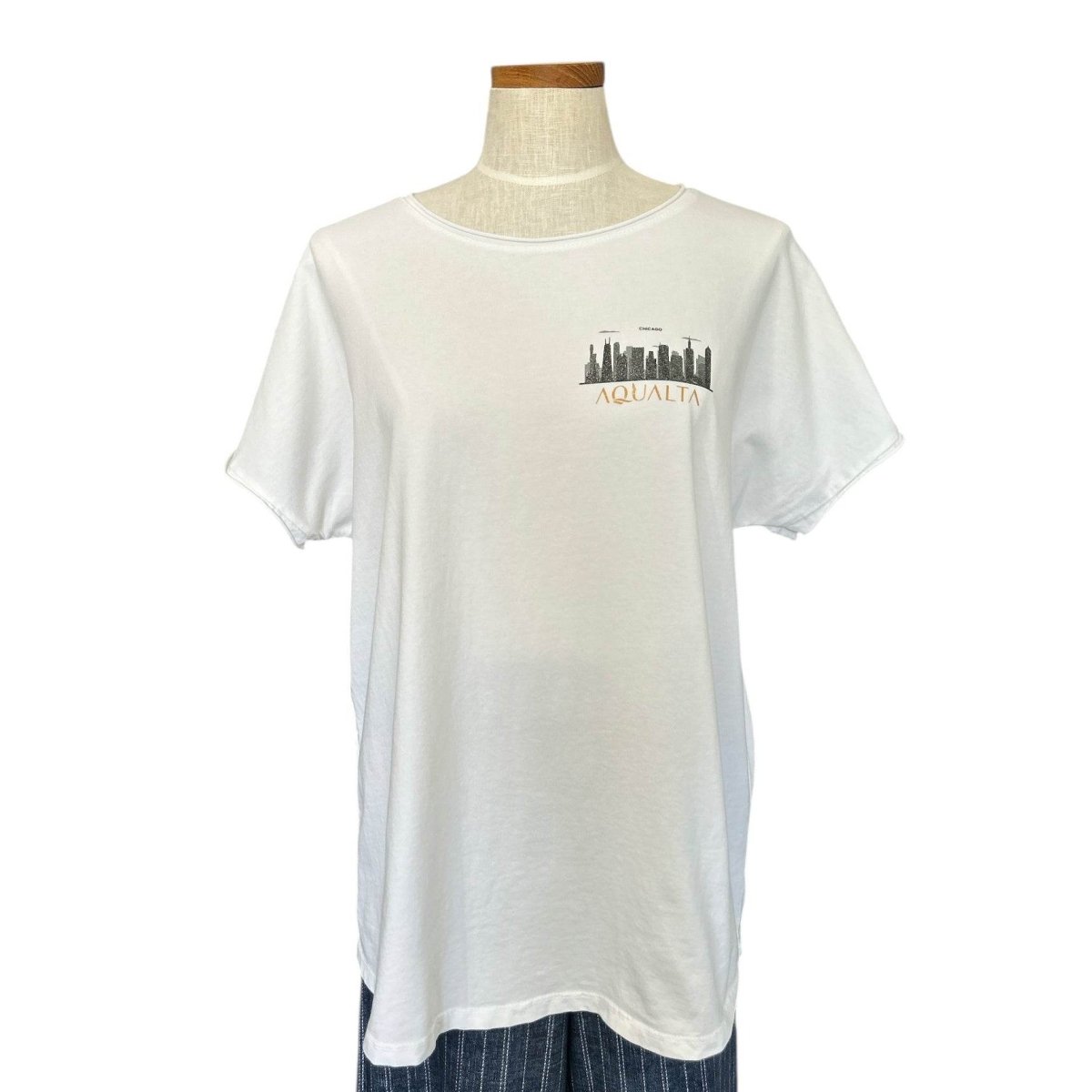 Round Neck White Tee - Print Chicago Small Skyline - AQUALTA